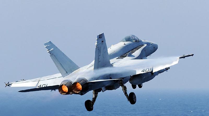 F-18 trên tàu sân bay USS Carl Vinson gặp nạn ngoài khơi Philippines