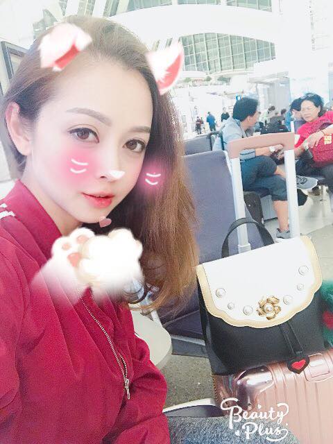 Jennifer Phạm trẻ trung khám phá trải nghiệm phần mềm mới