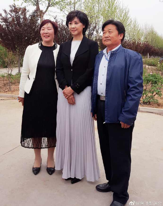 Chu Lâm giờ không còn đóng phim. Thay vào đó, bà theo đuổi sự nghiệp viết sách. 