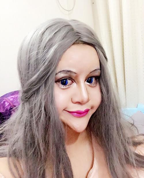 Cộng đồng mạng lên án Hàn Hy Nhã vì cô liên tục chia sẻ những hình ảnh 