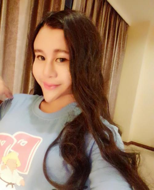 Và cả những biệt danh mỹ miều như “Hot girl xinh đẹp nhất Trung Quốc”, “Bông hồng lai 8 dòng máu”, “Búp bê Barbie sống”…