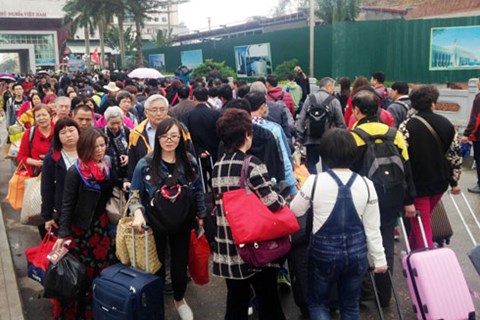Tour giá rẻ, tour 0 đồng: Ai được lợi nhất?