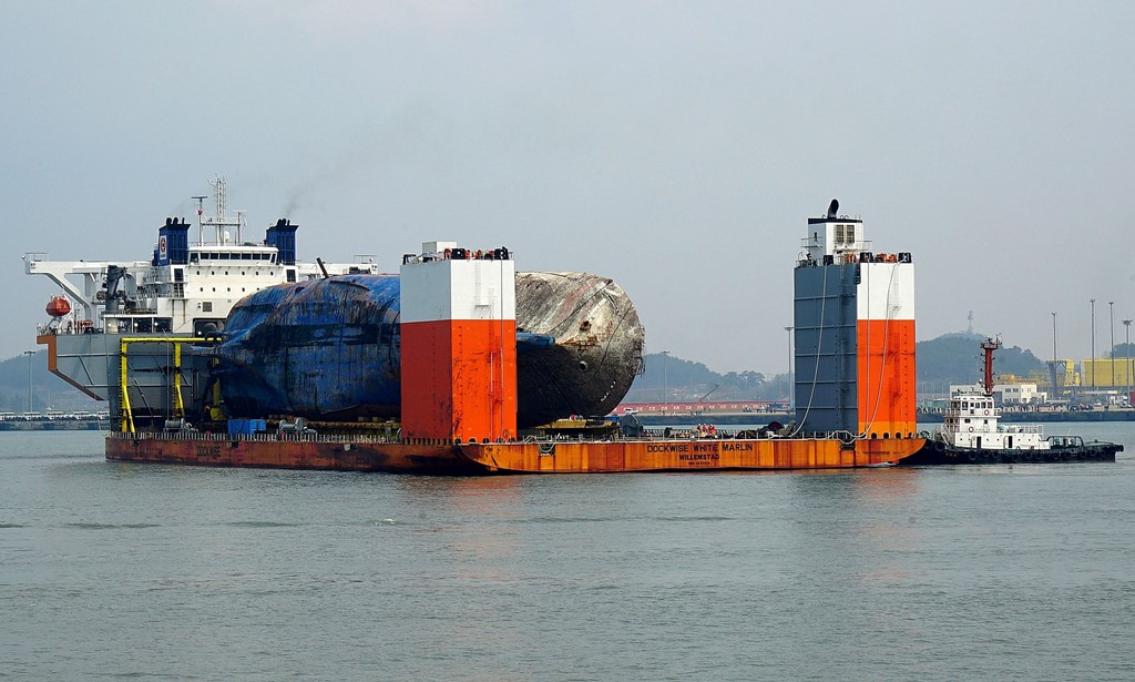 Tàu vận tải bán tiềm thủy chở xác phà Sewol di chuyển với tốc độ từ 13 đến 18,5 km/h, vượt qua quãng đường khoảng 90 km.