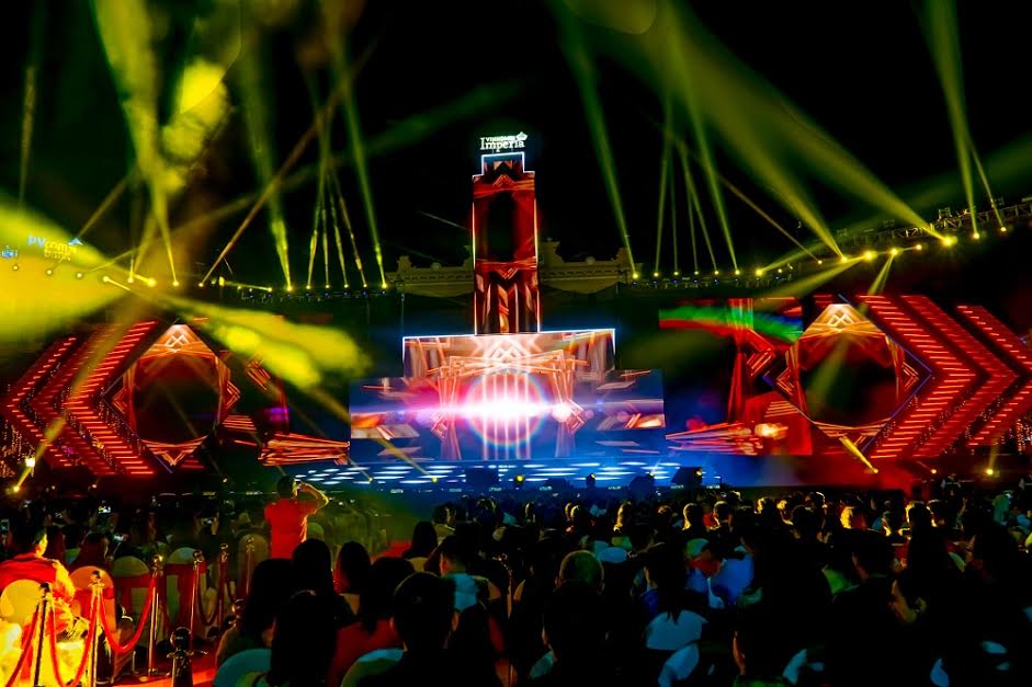 Đại tiệc âm thanh ánh sáng hiệu ứng Visual 3D và LED Mapping đẳng cấp đã làm “bùng nổ” toàn bộ không gian quảng trường Nhà hát lớn Thành phố