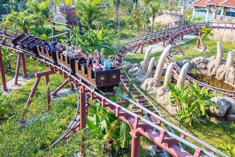 Cận cảnh tàu lượn dạng treo lớn nhất Việt Nam