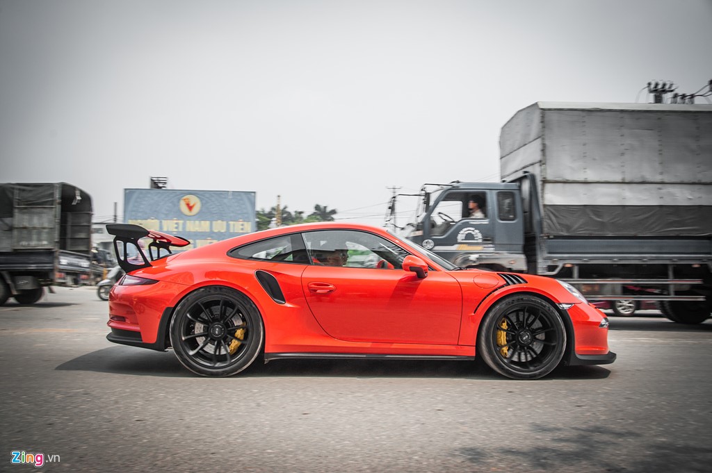 Siêu xe Porsche 911 GT3 RS màu cam 'độc' xuất hiện tại Hà Nội