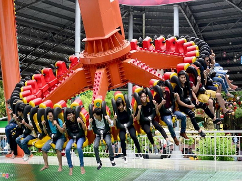 Điểm vui chơi nổi tiếng Sài Gòn đông đúc ngày giỗ Tổ
