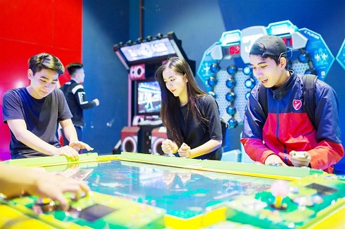 Đến Sun World Danang Wonders (Asia Park) là đến một thế giới của nhiều cảm xúc đã đời. Dịp này công viên đang thiết đãi du khách những ưu đãi cực hấp dẫn- miễn phí toàn khu Sofplay, khu bắn súng hơi Sunblaster và 64 máy game xu xèng trong nhà.