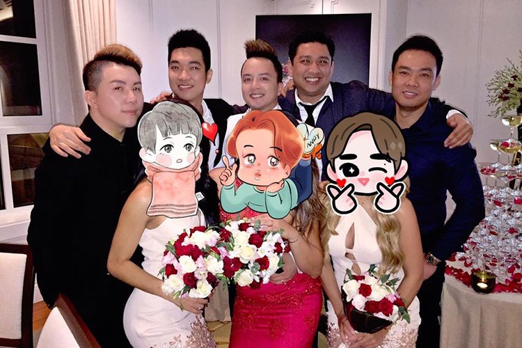  Việc Cao Thái Sơn lấy vợ và giấu kín người bạn đời khiến cư dân mạng tò mò. Trên mạng xã hội, nhiều người đặt nghi vấn vợ của anh là cô gái B.T. Sau khi nam ca sĩ phủ nhận đây là người vợ thật sự, cư dân mạng tiếp tục chuyển sang đồn bầu show tên M.L là vợ Cao Thái Sơn. Ảnh: FBNV 