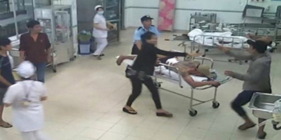 hỗn chiến trong bệnh viện