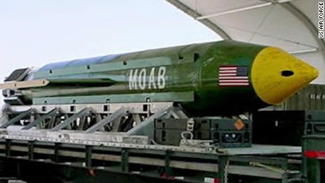 Thả &quot;mẹ của mọi loại bom&quot; xuống Afghanistan, Mỹ reo rắc ác mộng
