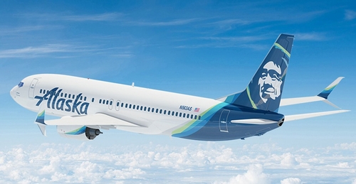  Alaska Airlines, hãng hàng không của Mỹ, đứng ở vị trí thứ 9 trong danh sách bình chọn.  Hãng hàng không lớn thứ bảy của Mỹ, Alaska Airlines (AS), có trụ sở ở Seattle bay đến khoảng 100 điểm đến tại Mỹ, Mexico và Canada. Như tên gọi của nó, đó là một hãng hàng không lớn ở bang Alaska, bay đến khoảng 20 điểm đến lớn và nhỏ trên toàn tiểu bang. Hãng có bốn trung tâm: Sân bay Quốc tế Los Angeles (LAX), Sân bay Quốc tế Portland (PDX), Sân bay Quốc tế Seattle–Tacoma (SEA) và Sân bay Quốc tế Ted Stevens Anchorage (ANC). Hầu hết máy bay của hãng cung cấp hai hạng dịch vụ: Hạng Nhất và Hạng Phổ thông. Hành khách Hạng Nhất có quyền ra vào phòng chờ của hãng hàng không, được gọi là Board Room, nằm tại khoảng 20 sân bay.