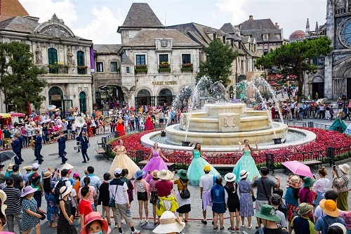 Được mệnh danh là thánh địa hoa, Sun World Ba Na Hills Hills sở hữu hàng trăm loài hoa độc đáo như arapang, thu hải đường, cẩm tú cầu, phong lữ, thu hải đường, đào chuông, pensee… Bất cứ ai cũng 