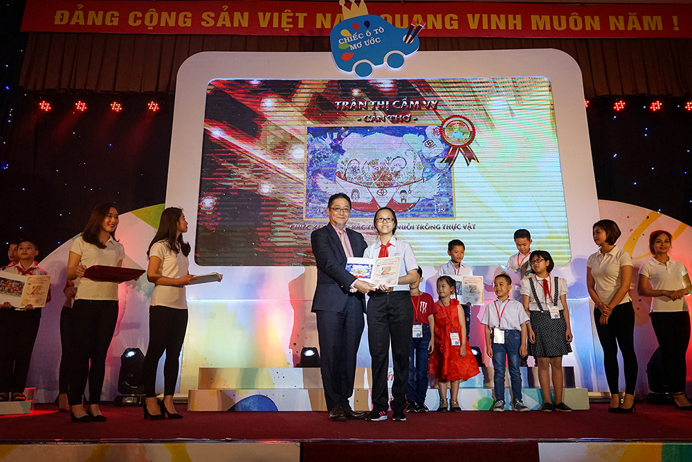 15 bức tranh ấn tượng đoạt giải Nhất trong nửa triệu tranh vẽ &quot;Chiếc ô tô mơ ước&quot;