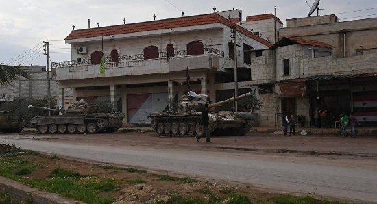 Chiến đấu cơ Nga yểm trợ, quân Assad ào lên tấn công như vũ bão
