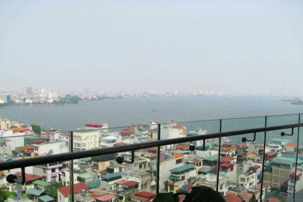 Hà Nội: Dự án chung cư ven hồ &quot;đắt xắt ra miếng&quot;