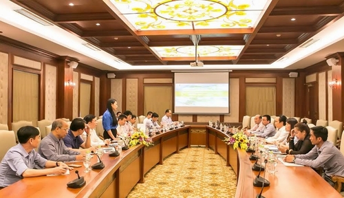 Bà Hoàng Thị Thúy Lan, Ủy viên Trung ương Đảng, Bí thư Tỉnh ủy, Trưởng Đoàn ĐBQH khóa XIV của tỉnh Vĩnh Phúc và lãnh đạo tỉnh làm việc với lãnh đạo Tập đoàn FLC.