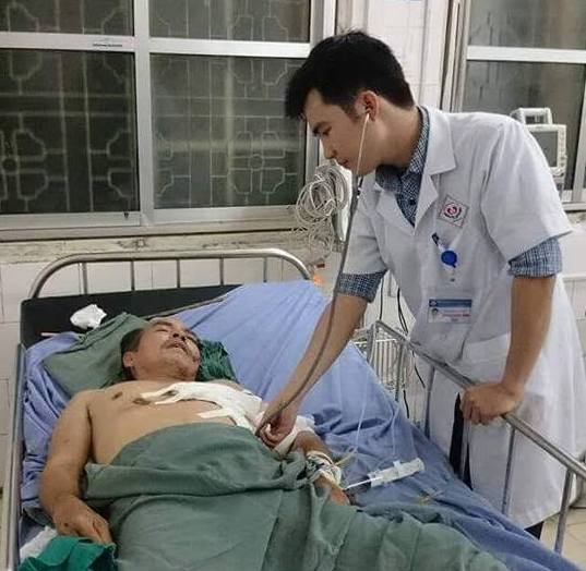 Cứu sống người bị tai nạn toác ngực, lòi phổi ra ngoài