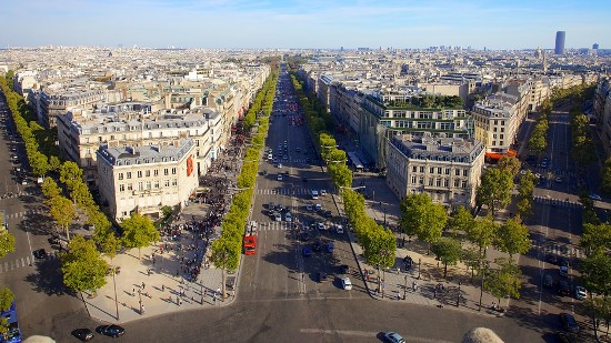 Đại lộ Champs-Elysées này đã trở thành mục tiêu tấn công khủng bố trong ngày hôm qua