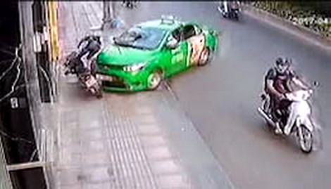 Tài xế tông thẳng xe taxi vào tên cướp giật có phạm tội?