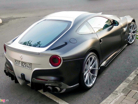 Siêu xe Ferrari F12 độ của Cường Đô La đổi màu