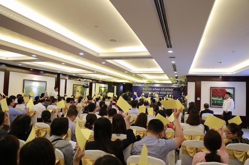 ĐHĐCĐ biểu quyết thông qua chương trình Đại hội.