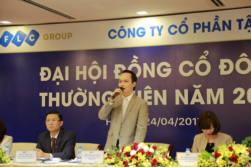Ông Trịnh Văn Quyết, Chủ tịch Hội đồng quản trị giải đáp câu hỏi của cổ đông.