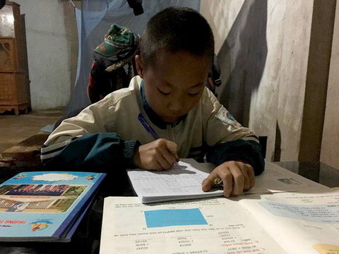 Tinh thần vượt khó, ham học của cậu học trò nghèo Sơn La