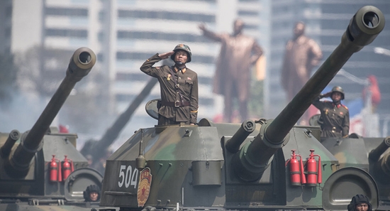 Siêu tàu ngầm Mỹ vừa đến, Triều Tiên đã nã đạn pháo mù mịt