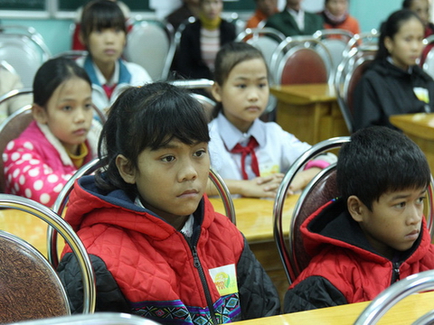 Học bổng Niềm Tin Việt tiếp sức tinh thần hiếu học cho các học sinh Quảng Bình