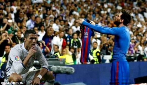 C.Ronaldo chỉ còn biết 