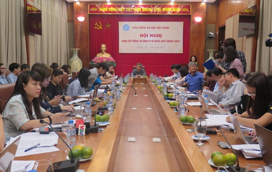 Họp báo