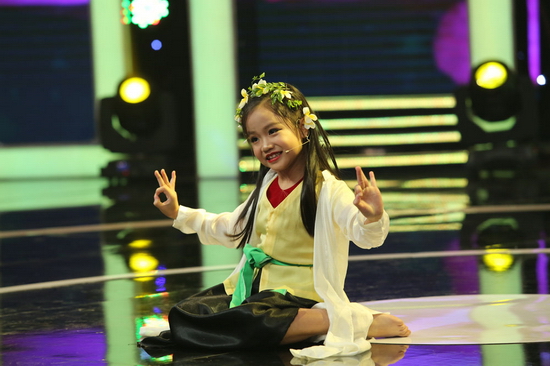 Tiếp đến, cô bé 7 tuổi này lại một lần nữa làm mọi người “chao đảo” khi tái hiện lại trích đoạn chèo kinh điển Xuý Vân giả dại ở đêm Bán kết. Sau tiết mục trình diễn, Tú Thanh còn giải thích một cách rành mạch cho Ban bình luận nghe về nội dung cũng như ý nghĩa các động tác trong tiết mục khiến Ốc Thanh Vân “té ghế” và Trấn Thành cảm thấy “xấu hổ” trước sự hiểu biết của Tú Thanh. 