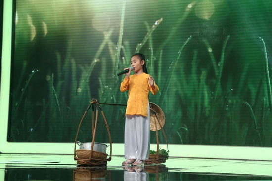Sở hữu quãng giọng rộng và đẹp, cô bé đã thực sự “đốn tim” các khán giả. Nữ ca sĩ Cẩm Ly đánh giá cao giọng của Nghi Đình có điểm nhấn sắc nét mà phải mười mấy tuổi mới hát được như vậy. Phần trình diễn của em thu hút hơn 4 triệu lượt xem trên Youtube.