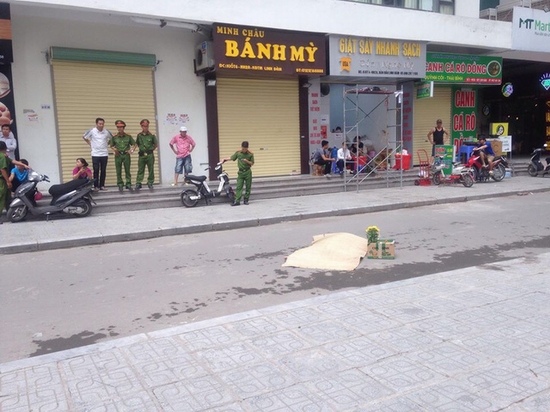 Hà Nội: Một phụ nữ tử vong do rơi từ chung cư Linh Đàm xuống đất