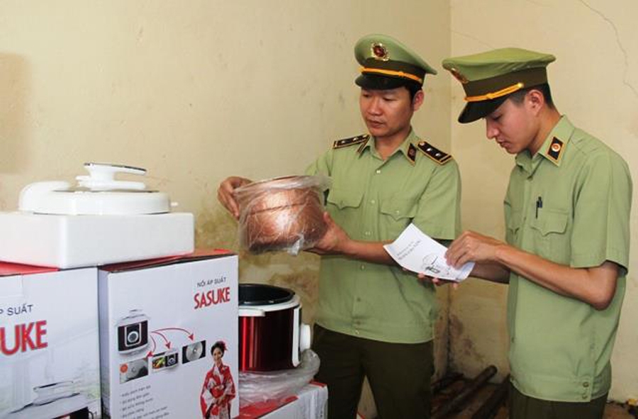 Mượn địa điểm nhà văn hóa để bán hàng không nhãn mác
