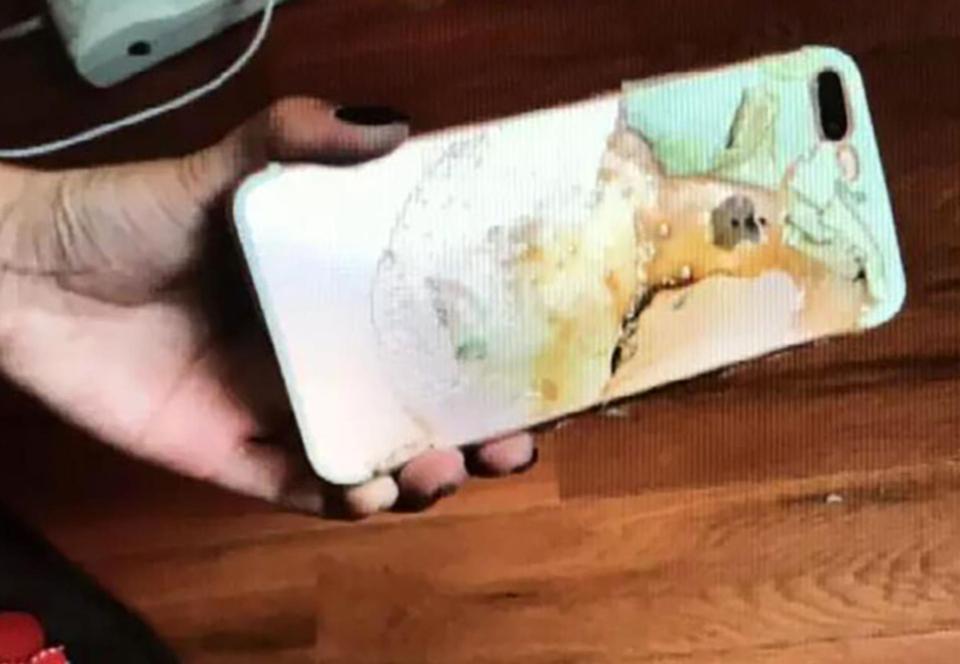 Phone 7 Plus bắt lửa ngay trên gối ngủ của chủ nhân