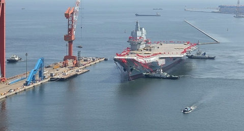 Trung Quốc hạ thủy tàu sân bay tự chế đầu tiên