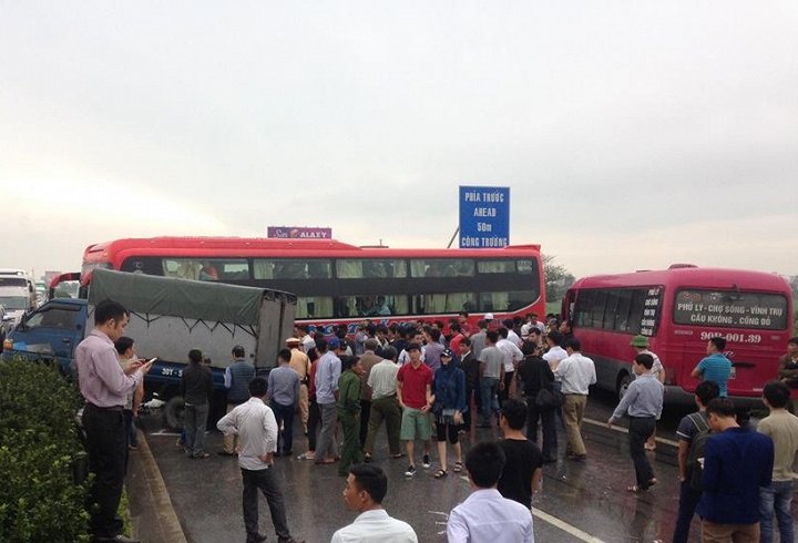 Cao tốc Pháp Vân - Cầu Giẽ tắc hàng km vì tai nạn liên hoàn