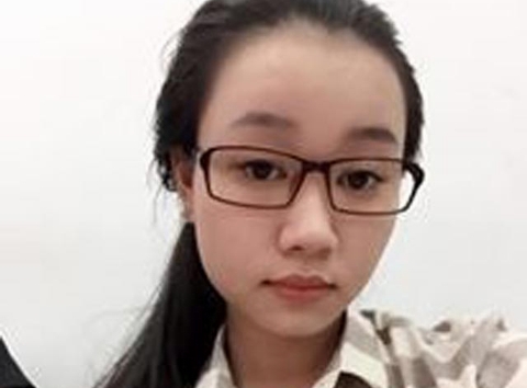 Cô gái trẻ xinh đẹp dùng roi điện tấn công chủ nhà cướp 10 triệu