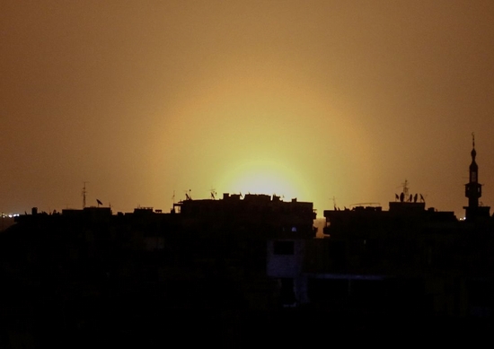 Thành trì đầu não của Assad bất ngờ bị tấn công ồ ạt