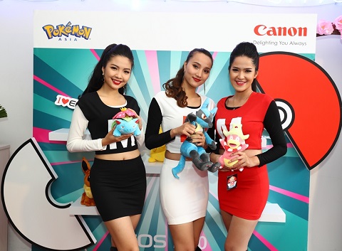 Giới trẻ &quot;sốt&quot; vì chụp hình cùng Pokemon