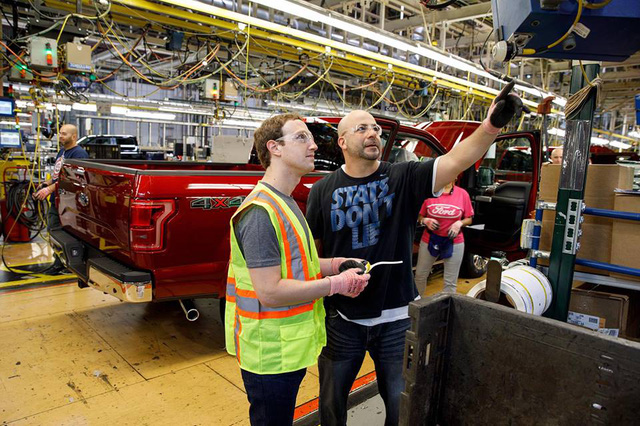 Chán điều hành Facebook, CEO Mark Zuckerberg thử làm xe Ford