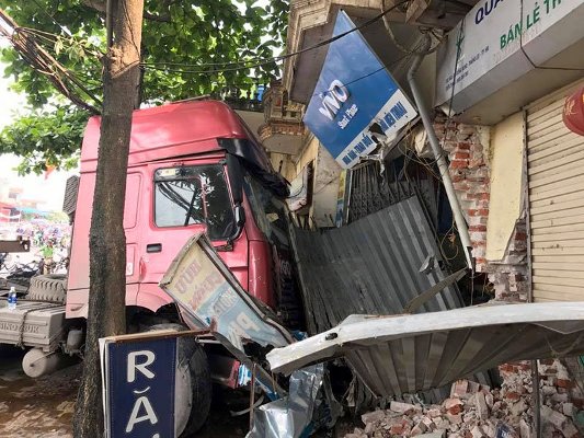 Cửa ngõ thủ đô tê liệt vì vụ tai nạn đáng sợ