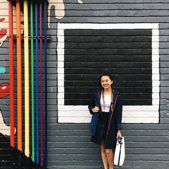 Con gái Út của Kỳ Duyên sở hữu nụ cười vô cùng tươi tắn và duyên dáng. 
