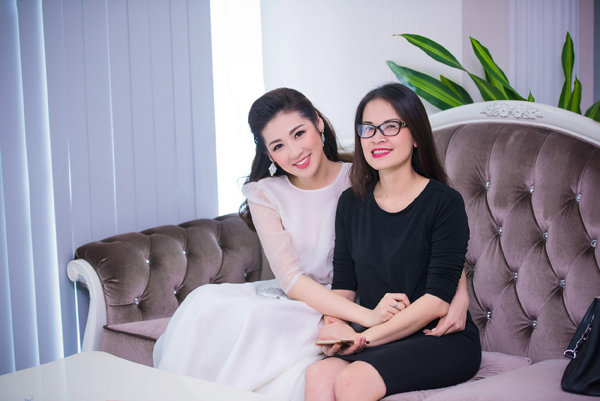 Những bà mẹ xinh đẹp, trẻ trung của sao Việt