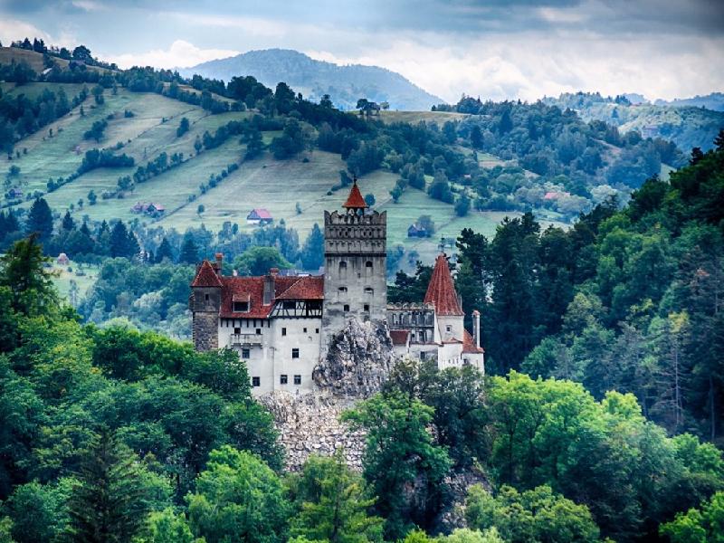 Romania (hạng 7): Tăng 16% nhu cầu tuyển dụng. Đây là quốc gia đang thu hút các công ty muốn mở rộng hoạt động tại châu Âu nhờ mức sống cũng như giá lao động rẻ so với mặt bằng khu vực. Ảnh:  Shutterstock. 