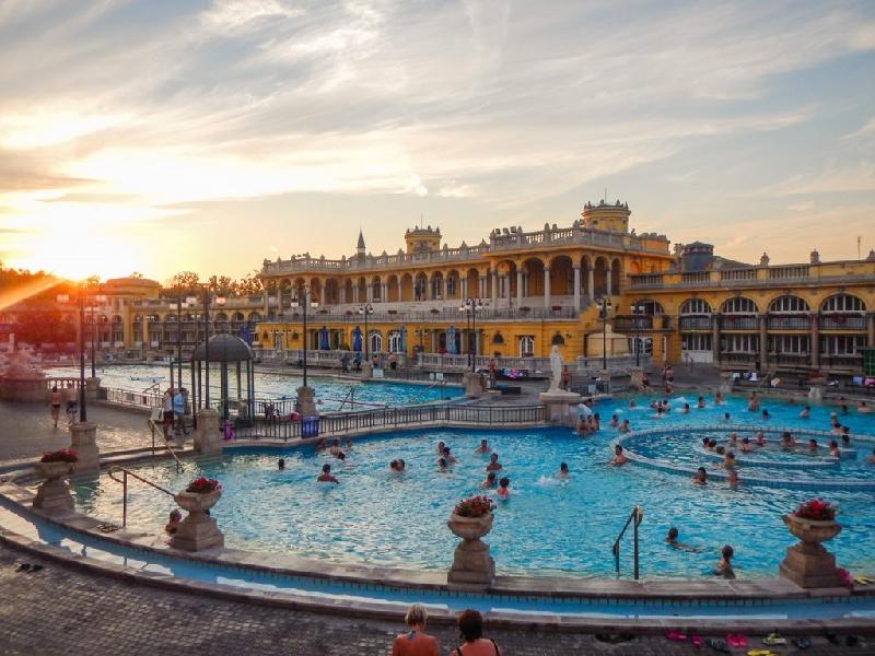 Hungary (đồng hạng 5): Tăng trưởng 17% nhu cầu tuyển dụng. Đất nước hiện có mức sống rẻ nhất châu Âu cũng như thị trường việc làm đang phát triển nhanh. Ảnh: Flickr. 
