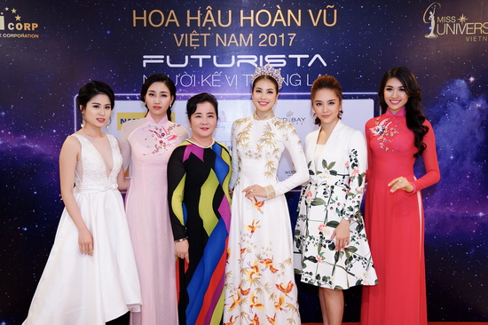 Chương trình có sự tham gia của đương kim Hoa hậu Hoàn vũ Việt Nam Phạm Hương, Á hậu Lệ Hằng, Á hậu Trà My, Giám đốc quốc gia Miss Universe Việt Nam – Dương Trương Thiên Lý và bà Xuân Trang - người sáng lập trường trường đào tạo và phát triển nhân cách John Robert Powers.
