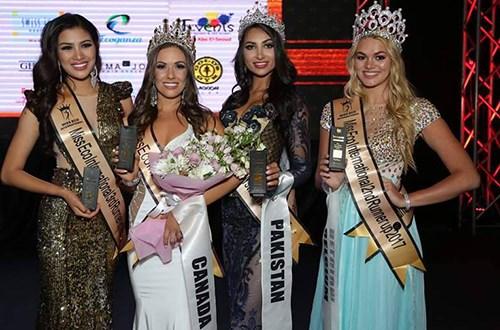 Nguyễn Thị Thành (trái) đoạt giải á hậu 3 Miss Eco International 2017 - cuộc thi nhan sắc quy mô nhỏ, tổ chức lần đầu vào năm 2015.